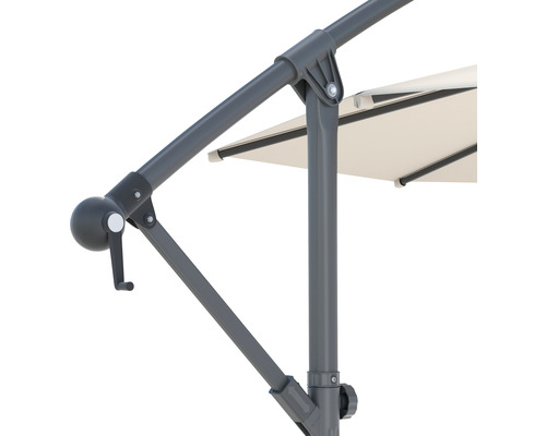 Detailaanzicht van een parasol met metalen frame