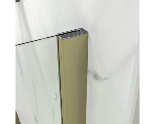 Detail van een douchecabineprofiel gemaakt van metaal en glas