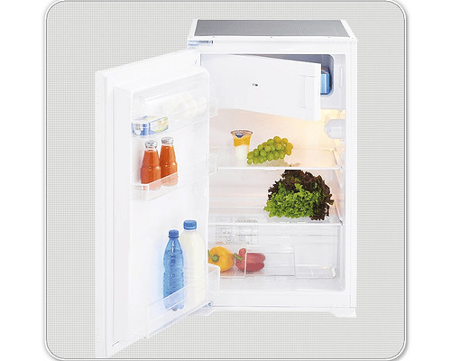 Open koelkast met levensmiddelen