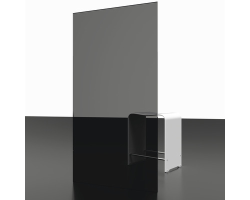 Douchewand en kruk in de badkamer