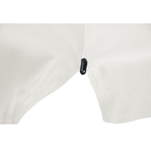 Detail van een witte stof met zwarte bevestigingsclip