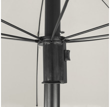 Detailopname van een parasol met zwart frame