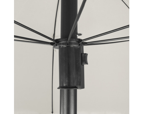 Detailopname van een parasol met zwart frame