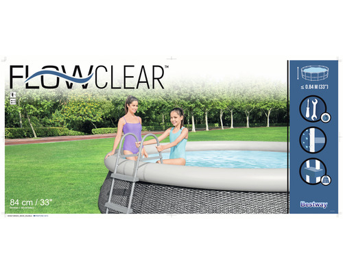 Flowclear zwembad met ladder in de tuin