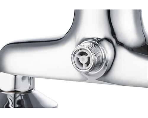 Gedetailleerde weergave van een glanzende waterkraan