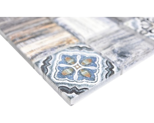 Detailopname van een vierkante mozaïektegel met patroon