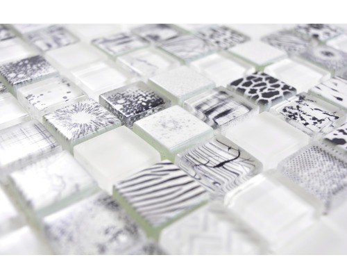 Glazen mozaïektegels met verschillende patronen