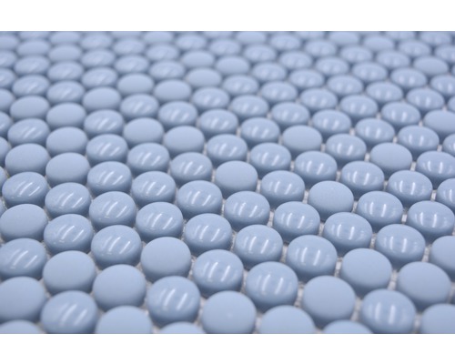 Close-up van lichtblauwe mozaïektegels