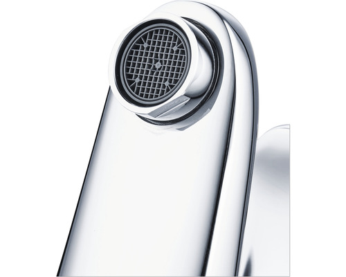 Detailopname van een kraanuitloop met perlator