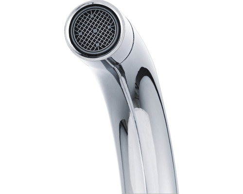 Detailopname van een waterkraanuitloop met perlator