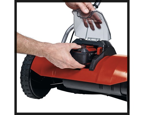 Accu plaatsen in een grasmaaier.