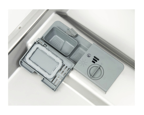 Interieur van een vaatwasser met een open reinigingsmiddel compartiment