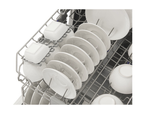 Vaatwasser met vaatwerk in de vaatwaskorf