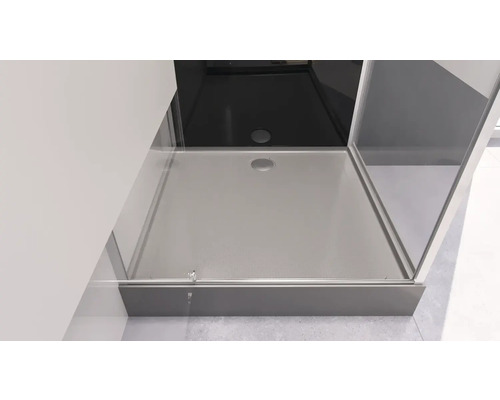 Gelijkvloerse douche met douchebak en douchewand