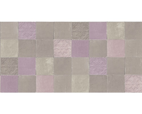 Vierkante tegels in verschillende kleuren en met bloemmotieven