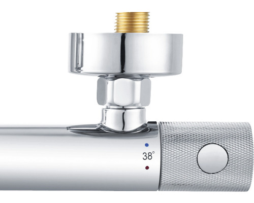 Close-up van een kraan met temperatuurweergave 38 graden