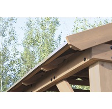 Detailopname van een houten paviljoen met dakconstructie en schroefverbindingen