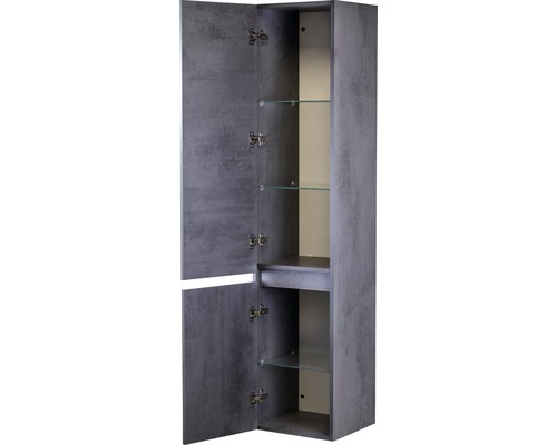 Open badkamerkast met glazen planken