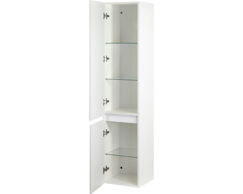 Hoge badkamerkast met open deuren en glazen planken