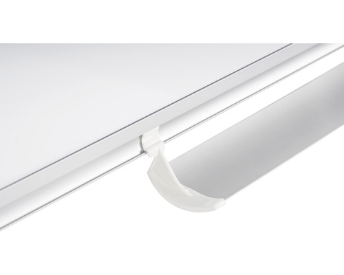 Gedetailleerde afbeelding van een wit rolgordijn met bedieningselement