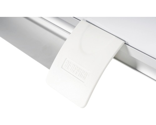 Detailopname van een privacy scherm met Bi-Office logo