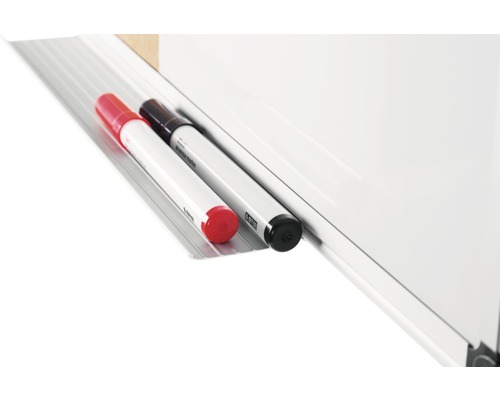 Whiteboard met pennenhouder en twee pennen