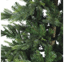 Detailopname van een kunstkerstboom met groene naalden
