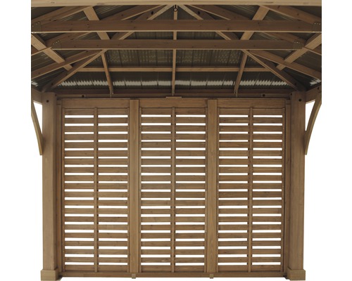 Detailopname van een tuinpaviljoen met houten lamellenwand en metalen dak