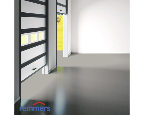Open garage met sectionaaldeur en Remmers logo