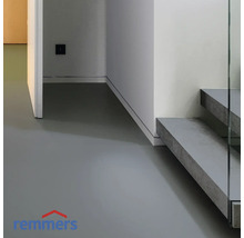 Interieur met grijze vloer en trap