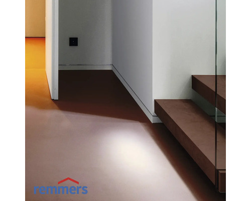 Interieur met trap en vloercoating