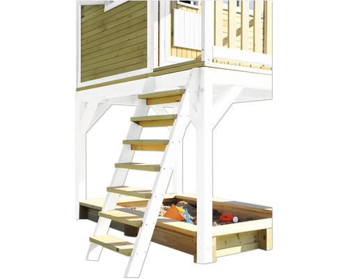 Detailweergave van een speelhuis met houten trap en zandbak