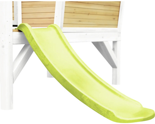 Kunststof glijbaan op een speeltoren