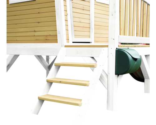 Gedetailleerd aanzicht van een speelhuis met houten treden en brievenbus