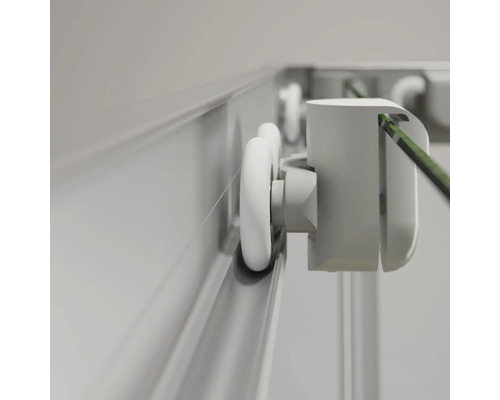 Detailaanzicht van een schuifdeurbeslag met rolgeleiding in een metalen rail