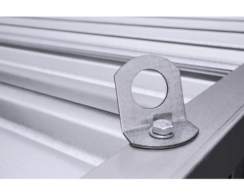 Detailopname van een dakbevestiging met schroef