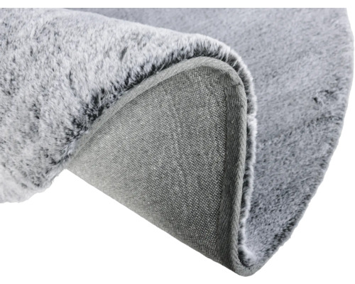 Grijs tapijt met zacht oppervlak