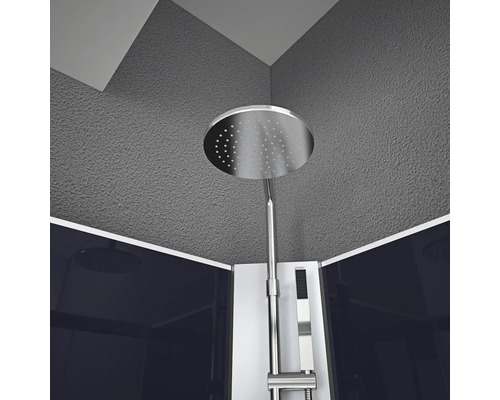 Douche met douchekop en douchekraan