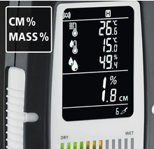 Display van een vochtmeter met temperatuur, luchtvochtigheid en materiaalvochtigheid in procenten.