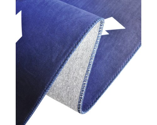 Detailopname van een blauw tapijt met wit patroon