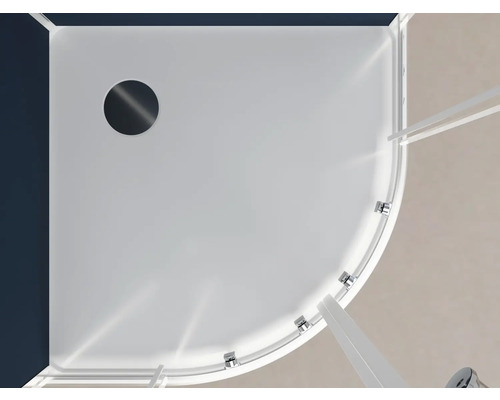 Bovenaanzicht van een douchebak met afvoer en douchewand