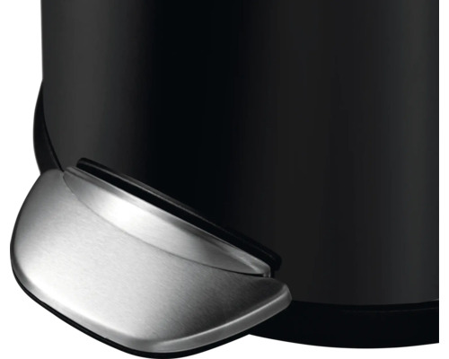 Detailopname van een afvalemmer met metalen voetpedaal