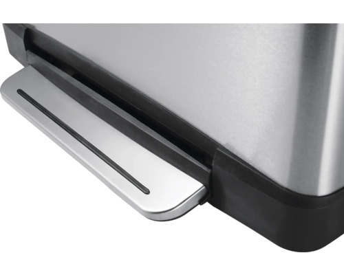 Detailopname van een voetpedaal van een afvalemmer