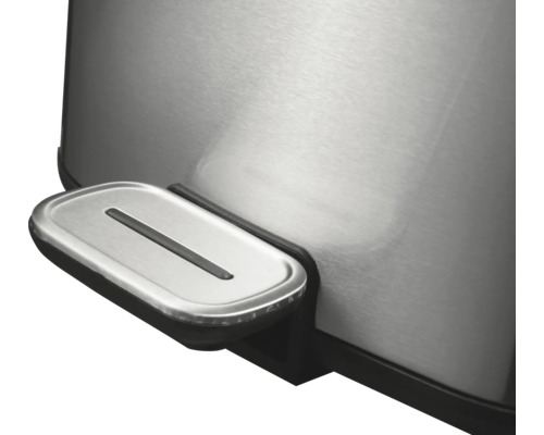 Detailaanzicht van het voetpedaal van een pedaalemmer