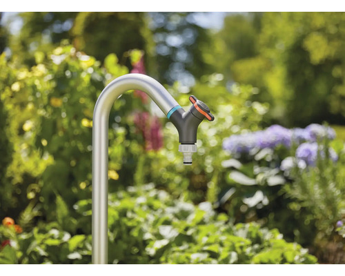 Metalen tuinkraan in de tuin