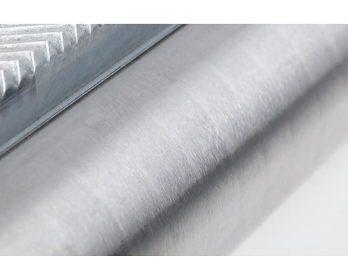 Close-up van een metalen schaaflichaam met tandstructuur