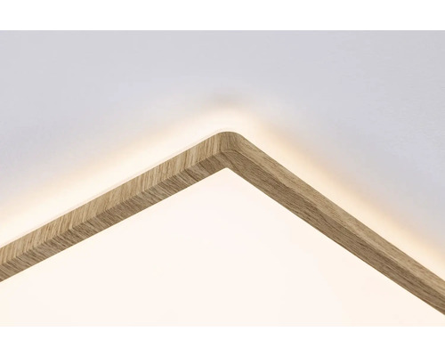 Gedetailleerde opname van een LED-plafondlamp met houten frame