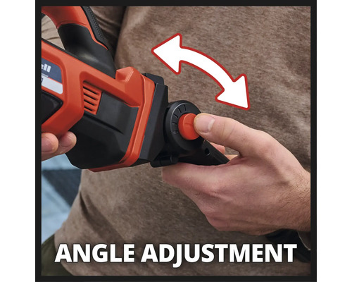 Een man past de hoek van een elektrische gipsplaatzag aan.