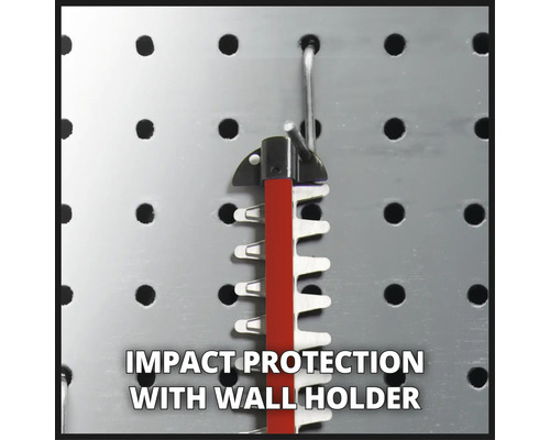 Heggenschaarmes met stootbescherming en wandhouder aan gereedschapswand