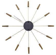 Wandklok met houten applicaties en wijzers